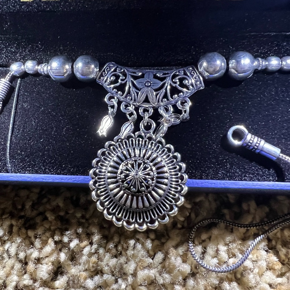 Elegant Silver Necklace with Intricate Pendant